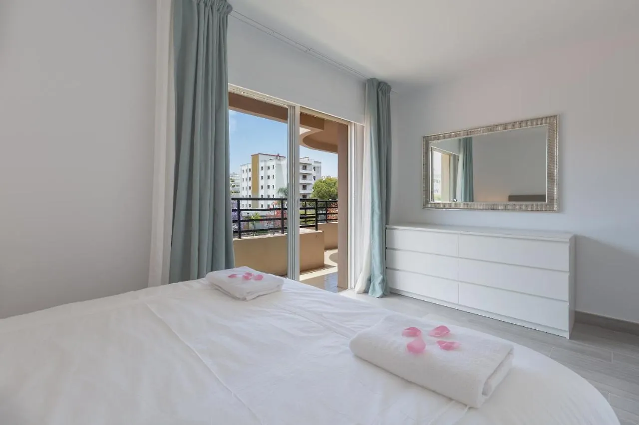 Marbella Suites 0*,